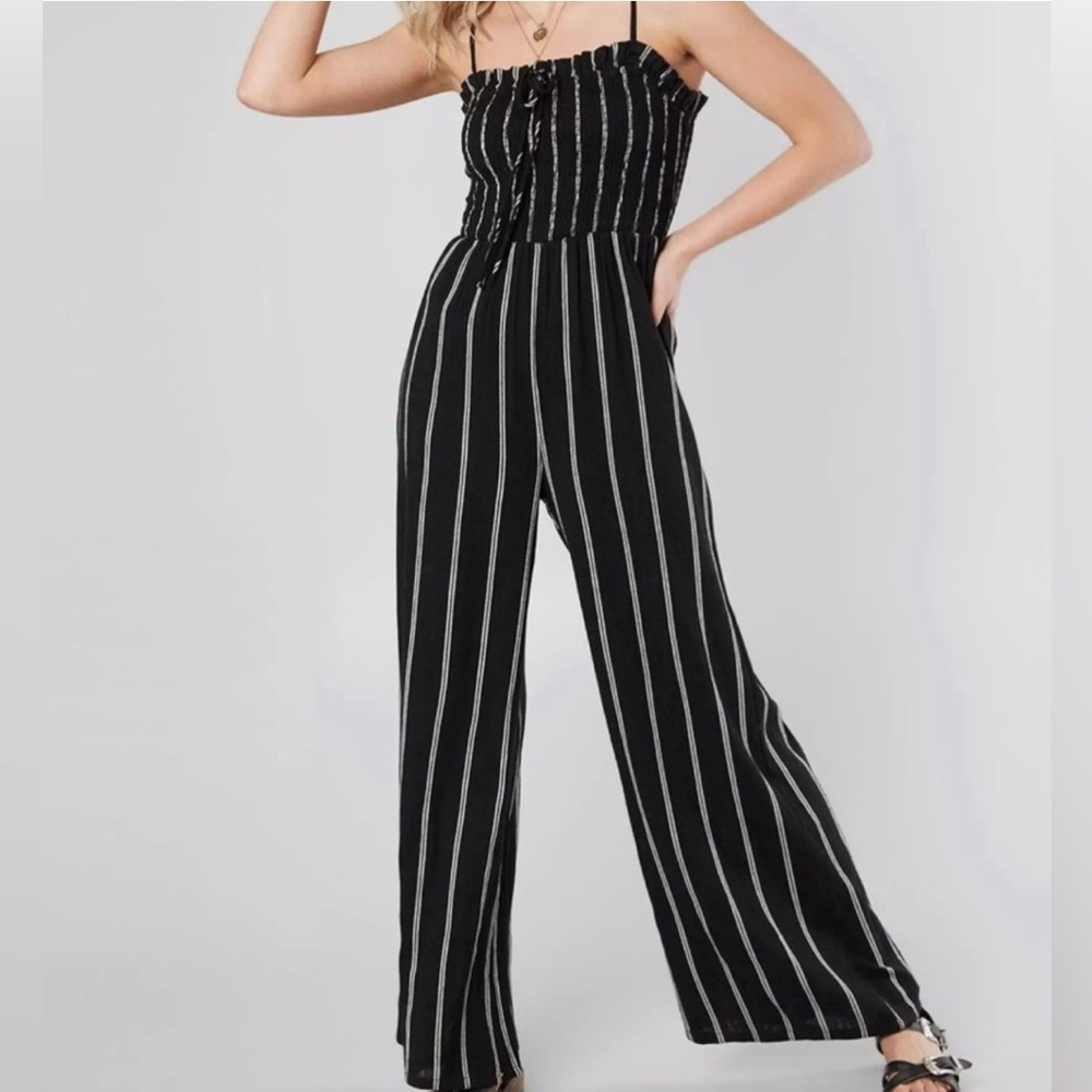 💚5/$25 SALE!💚 Billabong Forever Fields Black and White Striped Jumpsuit Sz M